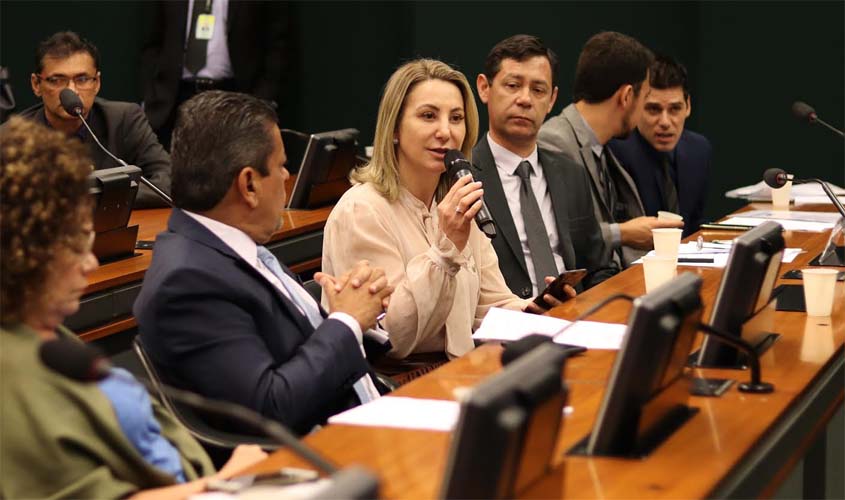 Médicos pelo Brasil: Jaqueline Cassol defende que médicos formados no exterior sejam incluídos no programa