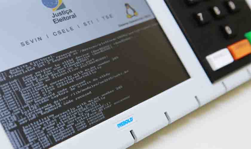 Ex-presidentes do TSE divulgam nota em defesa do processo eleitoral