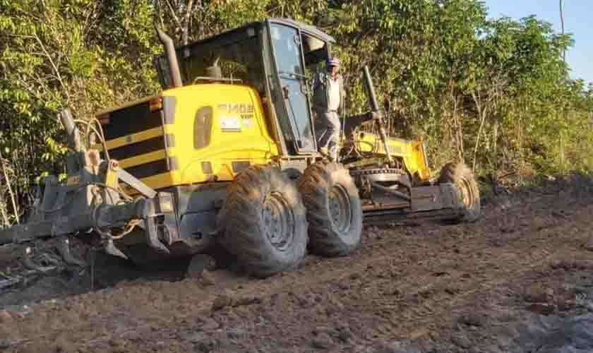 Produtores da Linha 130 são beneficiados com recuperação de estradas e Porteira Adentro pela Semagri