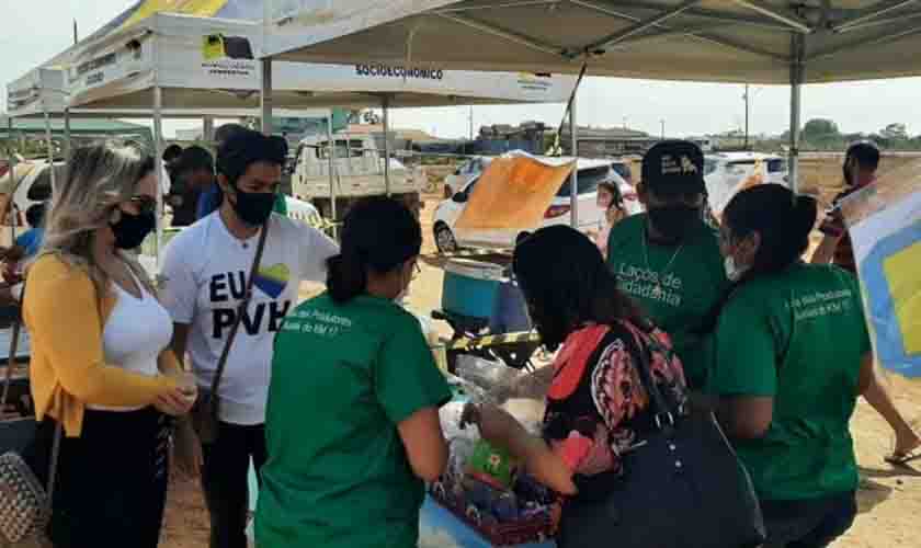 Produtores do Km 17 recebem apoio em feira para fomentar a renda