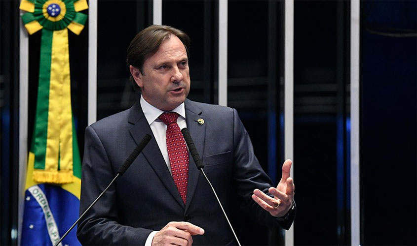 Uso político das queimadas na Amazônia prejudica a economia do país, diz Gurgacz