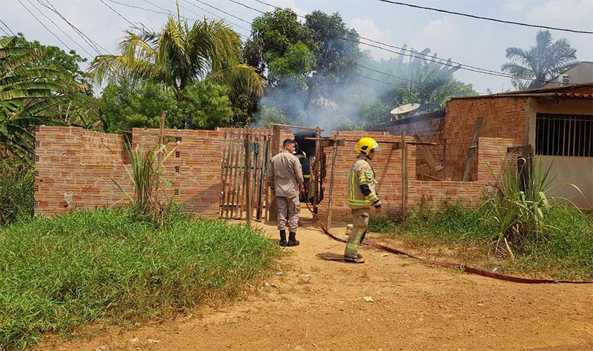 Fogo destrói completamente casa em Porto Velho