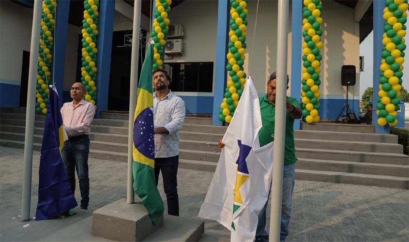 Servidores públicos se reúnem para Momento Cívico