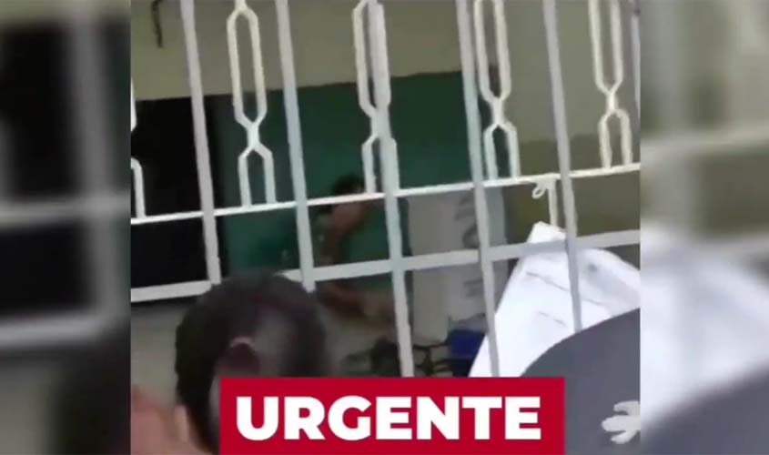 Vídeo: eleitor é preso após quebrar urna a pauladas em colégio de Goiânia