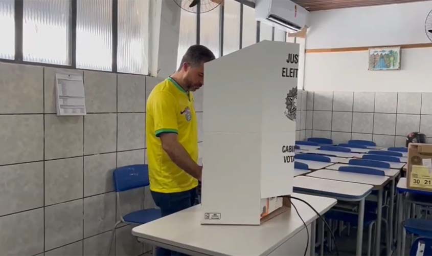 Vídeo: Marcos Rogério vota em escola de Ji-Paraná