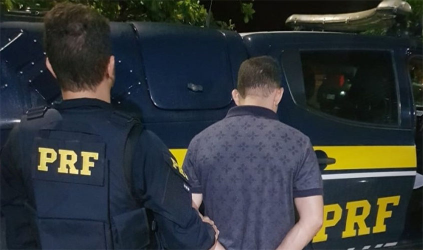 PRF prende casal com 37 mil reais em espécie e homem por embriaguez ao volante
