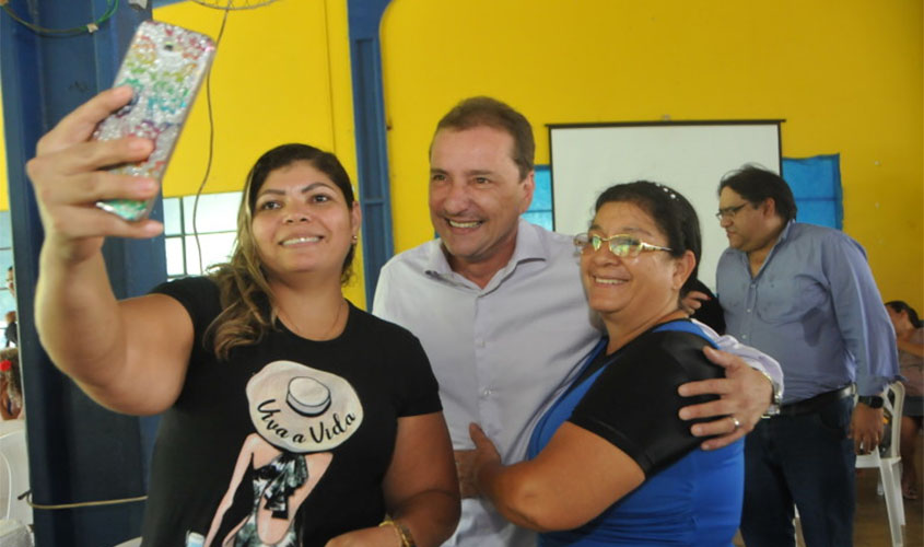 Prefeitura celebra dia das merendeiras com capacitação