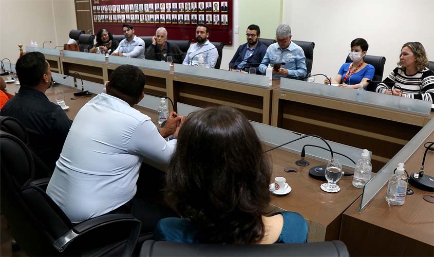 MP articula com órgãos públicos atendimento de direitos básicos a famílias acampadas em área próxima ao Incra