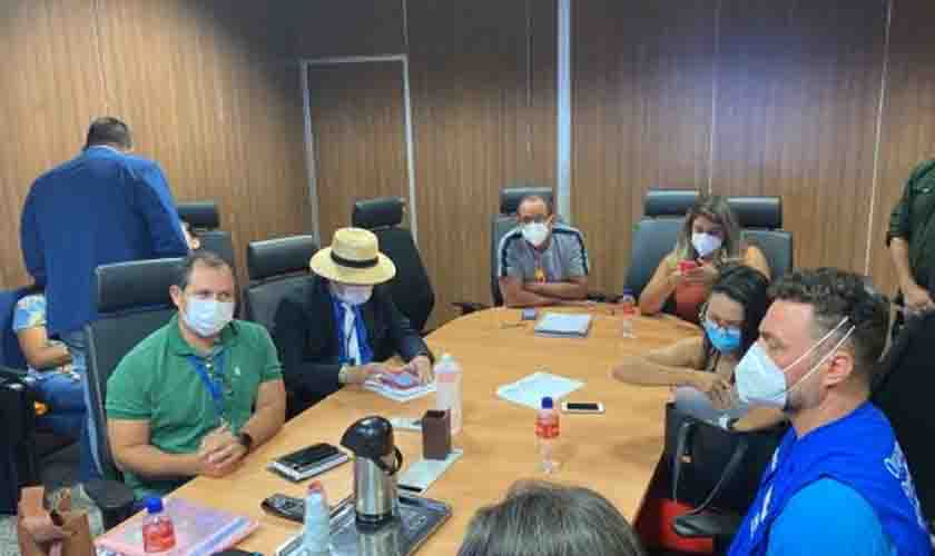 População não deve se descuidar quanto ao uso de máscaras, vacinação e a testagem para vencer a luta contra a covid-19