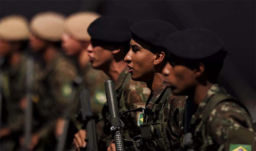 Manda quem tem armas, obedece quem tem juízo