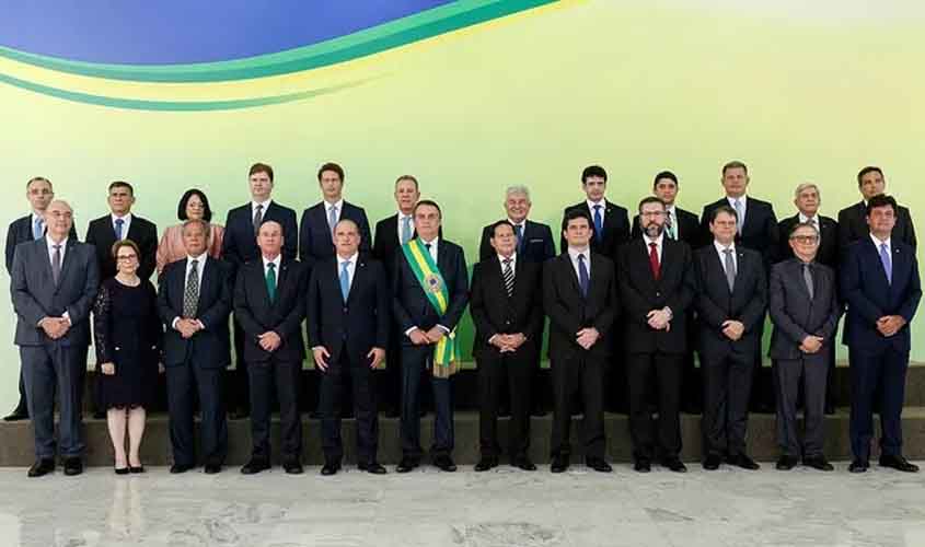 Bolsonaro reúne ministros para tratar de temas prioritários do governo