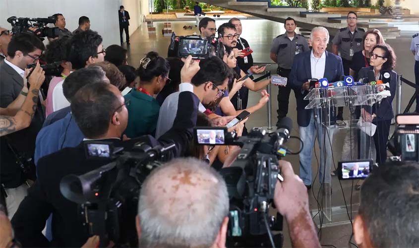 Fronteira do Brasil com a Venezuela está tranquila e aberta, diz Múcio