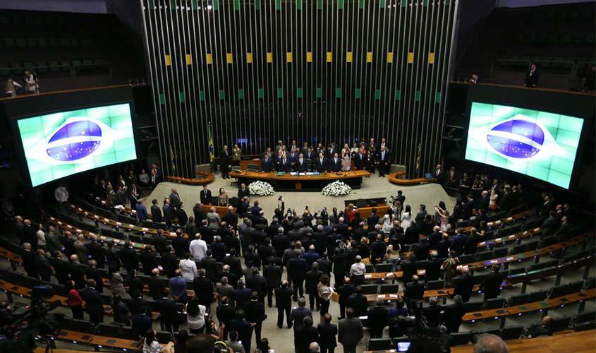Congresso retoma trabalhos nesta segunda-feira