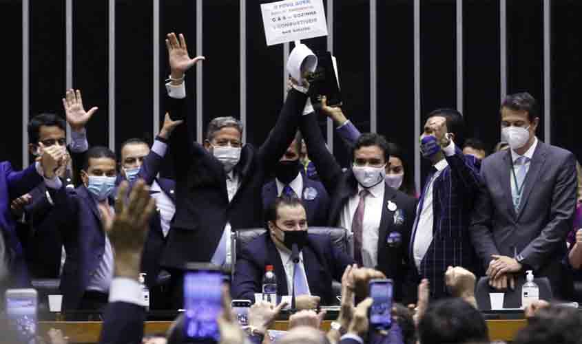 Militares, para que te quero. Temos Arthur Lira