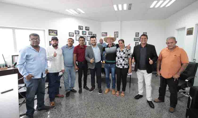 Deputado Marcelo Cruz recebe comitiva de lideranças de União Bandeirantes, distrito de Porto Velho