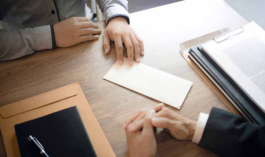 Autoescola não agiu de forma discriminatória aos dispensar instrutor com esquizofrenia