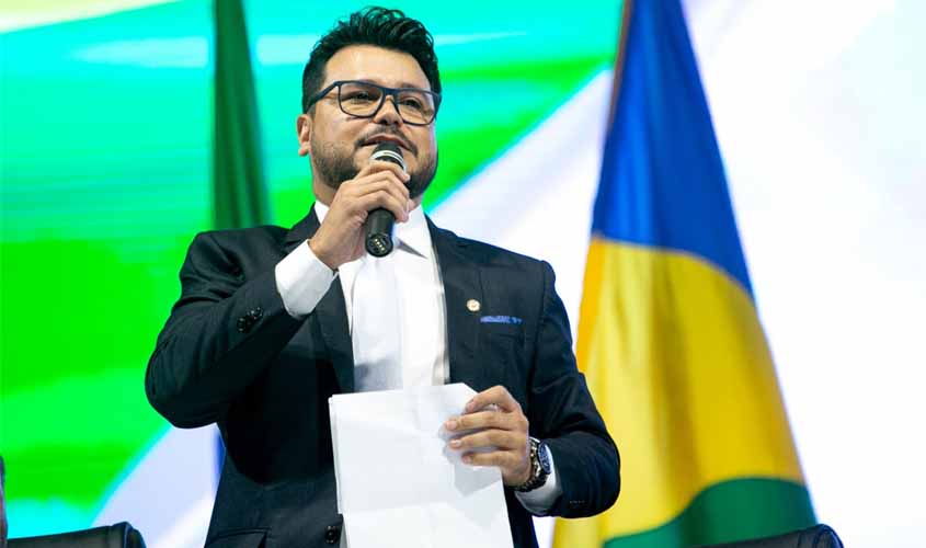 Em discurso de posse, presidente Marcelo Cruz diz que vai trabalhar em harmonia, para promover o bem