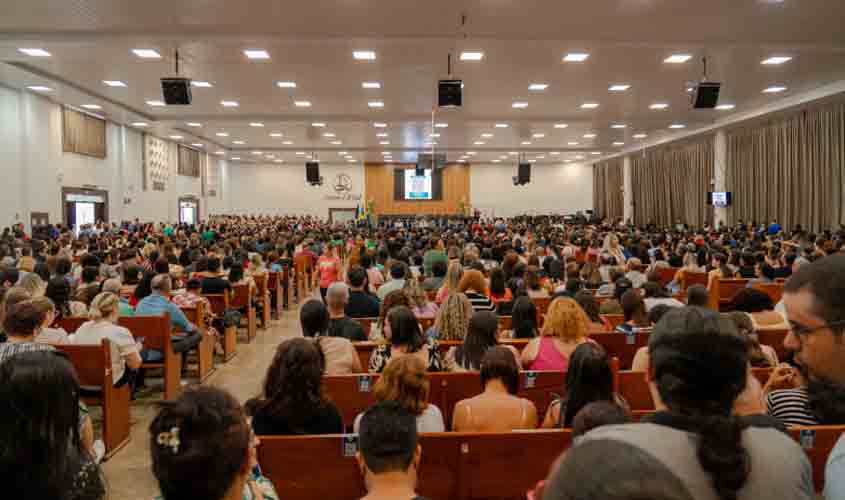 Durante evento, prefeito anuncia investimento de R$ 10 milhões na Educação
