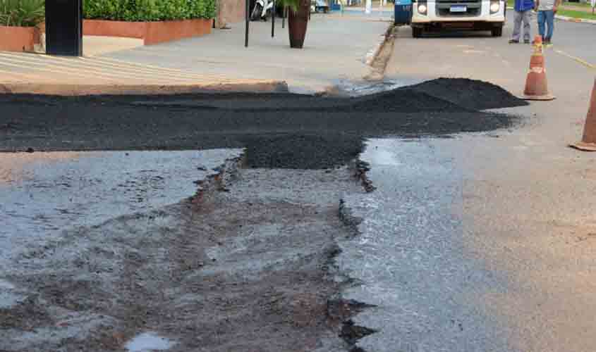 Ação para recuperação de ruas com 500 toneladas de asfalto é realizada pelo governo de RO