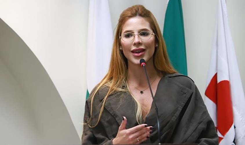 Vitória Jeovana apresenta censo da Jovem Advocacia na OAB