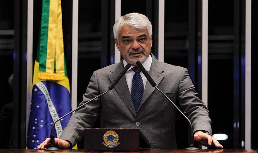 Humberto Costa: Congresso tem de evitar 'escalada despótica' de Bolsonaro  