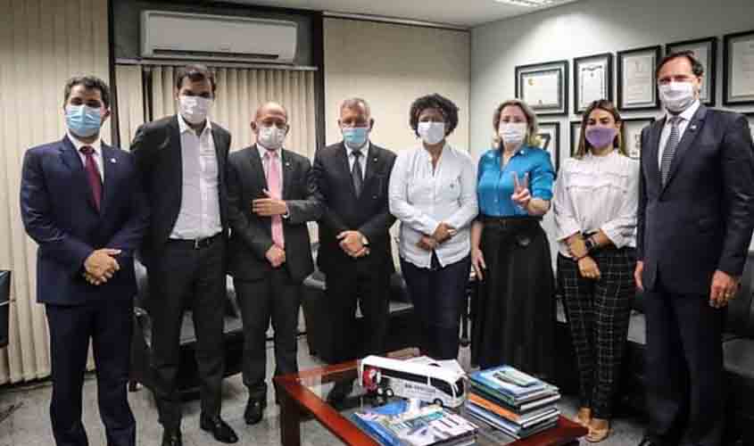 Coordenador da Bancada Federal estabelece a verdade, Rondônia recebeu 129 mil doses, Acre 89 mil doses de vacina contra Covid-19