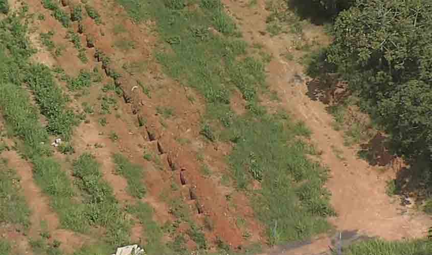 Cemitérios de Pernambuco abrem novas covas e hospital tem contêiner para abrigar corpos de mortos pela Covid-19