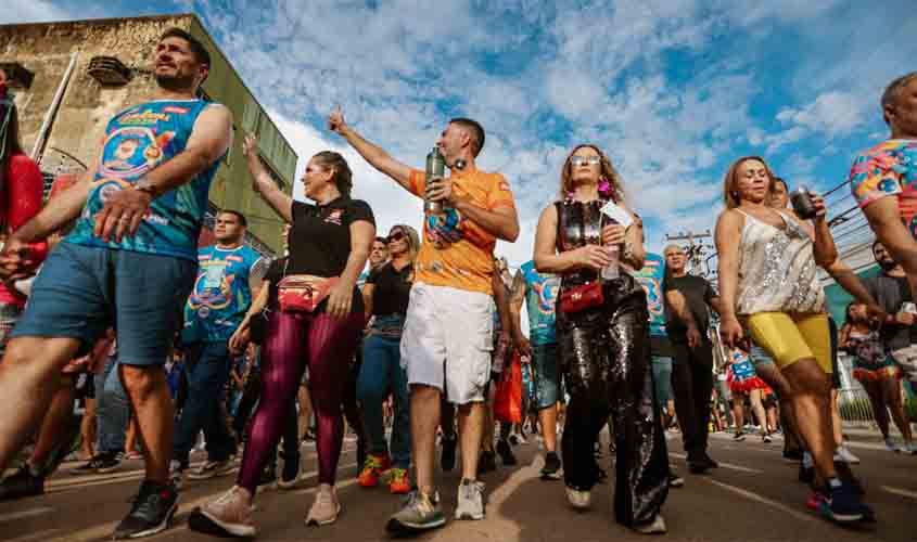 Prefeito Léo Morais participa da abertura e desfile do maior bloco de rua da região Norte do país