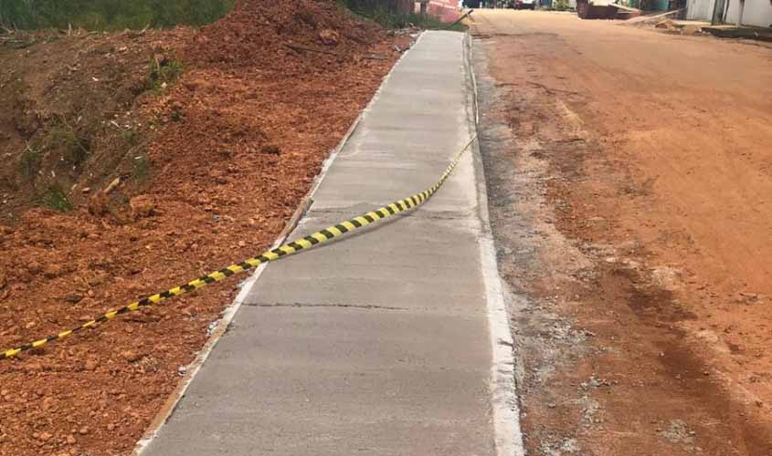 Suop constrói meio-fio, sarjeta e calçada na zona Leste de Porto Velho