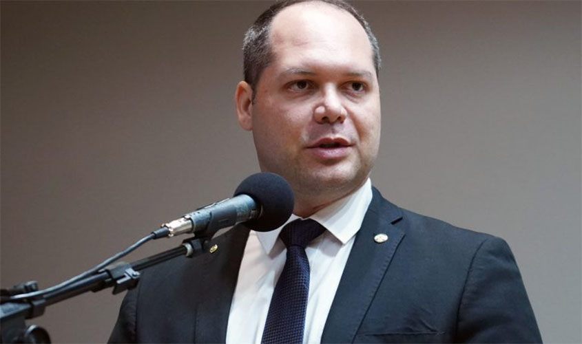 Proposta permite convocar estudantes da área de saúde para combater pandemia