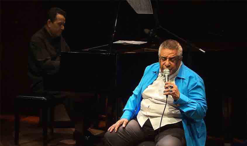 Com 84 anos, Agnaldo Timóteo morre de covid-19 no Rio