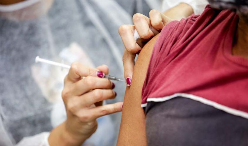 Agevisa reforça recomendação do Ministério da Saúde para aplicação simultânea das vacinas contra covid e influenza