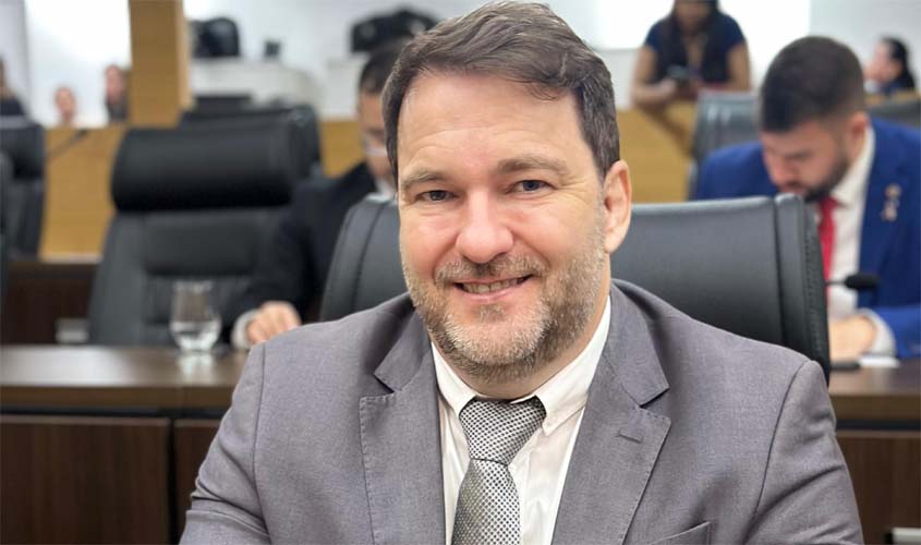 Alex Redano indica ao governo recuperação do travessão B-20 na região de Alto Paraíso
