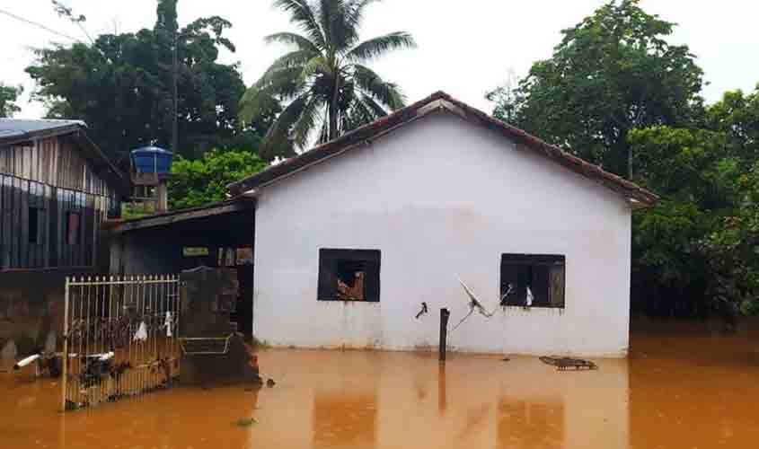 Presidente Alex Redano, solicita distribuição de cestas básicas para famílias atingidas por enchentes em Ouro Preto D'Oeste
