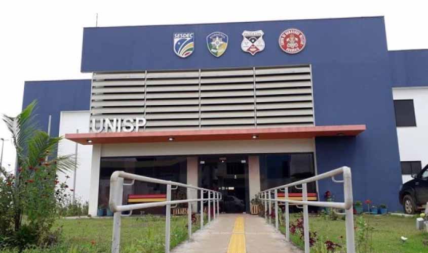 Adolescente tenta avisar traficante sobre presença da polícia, mas mulher de 33 anos acaba presa em Vilhena