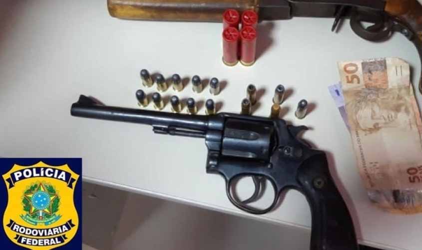 Em Ji-Paraná, PRF prende homem com duas armas de fogo