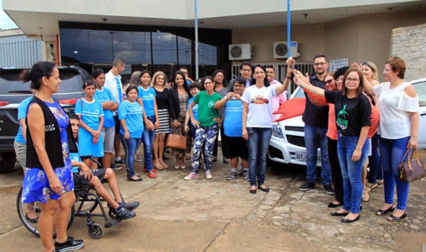 Emenda do Deputado Anderson garante veículo para a educação especial no Cene