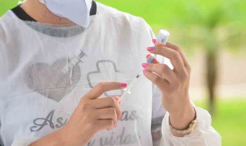 Vacinação de segunda dose da Coronavac deve continuar a partir de quarta-feira