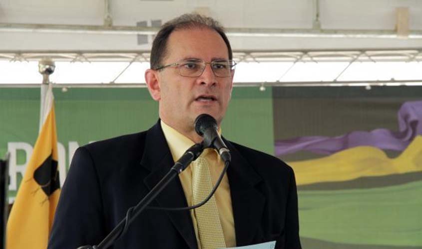 Daniel Pereira contesta dados da educação do estado e ex-secretário contesta afirmações do ex-governador