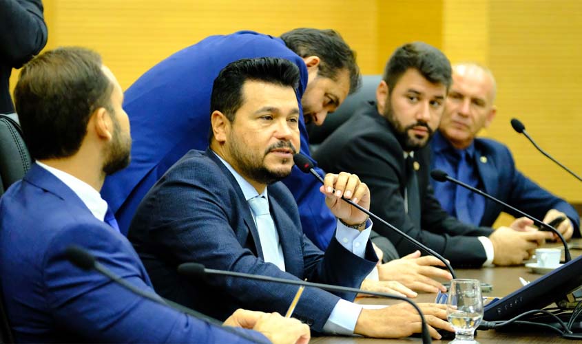 Marcelo Cruz destaca compromisso no reajuste a servidores efetivos da Alero