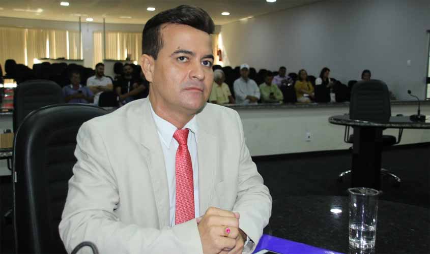 Edivaldo Gomes diz que obras do Morar Melhor continuam indefinidas