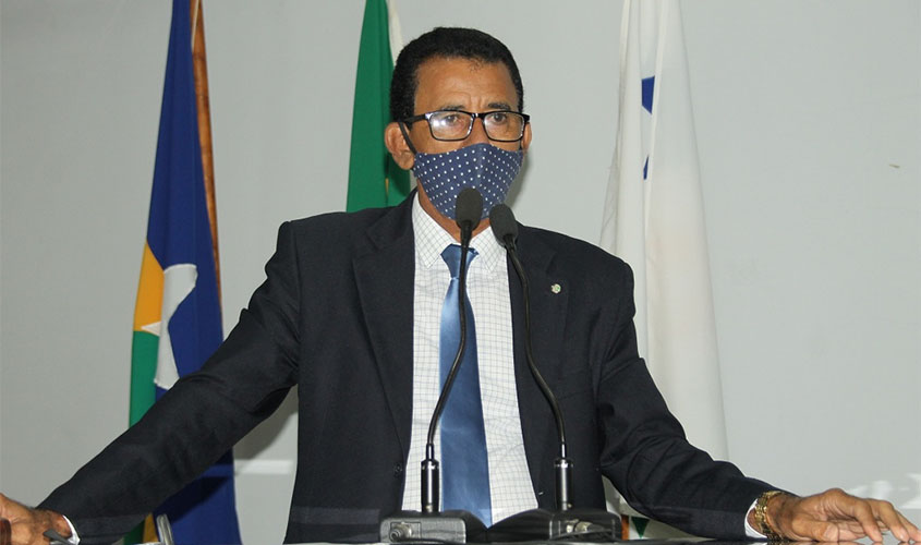 PL de Joaquim Teixeira denomina de 'Robson Guimarães' prédio do Feirão do Produtor