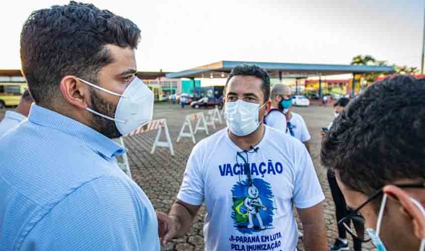 Ji-Paraná quebra recorde e vacina mais de 3 mil pessoas em um dia