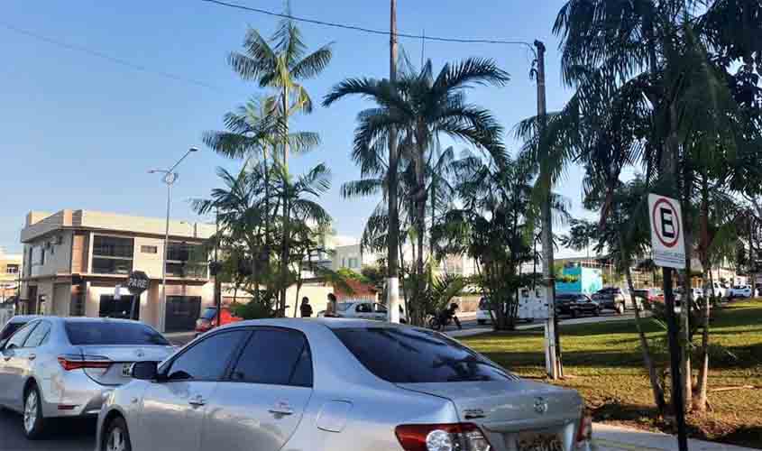 Profissionais da Educação recebem 1ª dose da vacina contra a covid-19