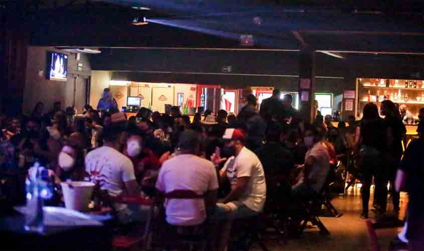 Na 18ª noite da “Operação Prevenção” equipes flagram bares e boates lotados e pessoas sem máscara na madrugada