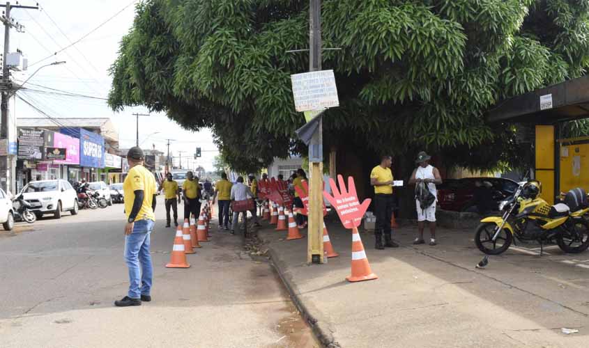 No dia Mundial da Bicicleta, Detran faz blitz educativa incentivando o uso de acessórios de segurança