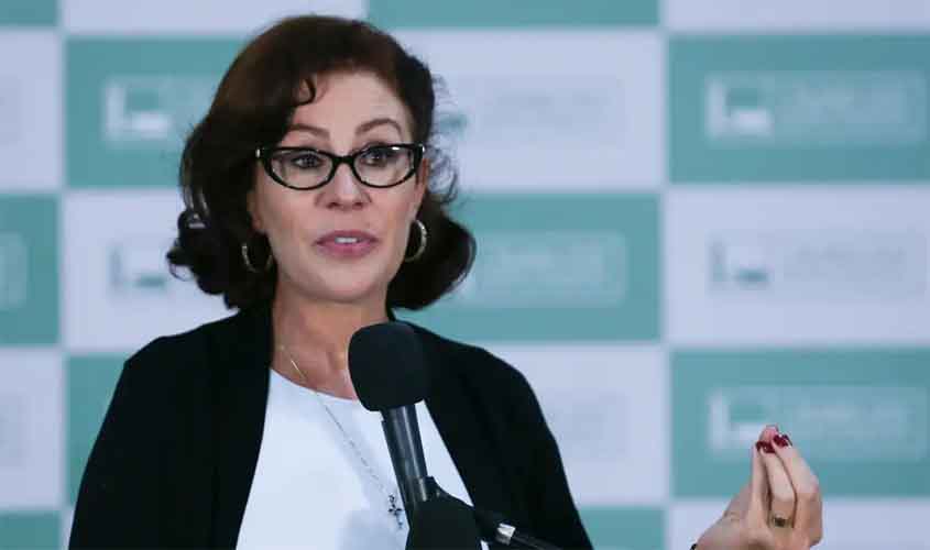 Deputada Carla Zambelli, condenada pelo STF, deixa o Brasil