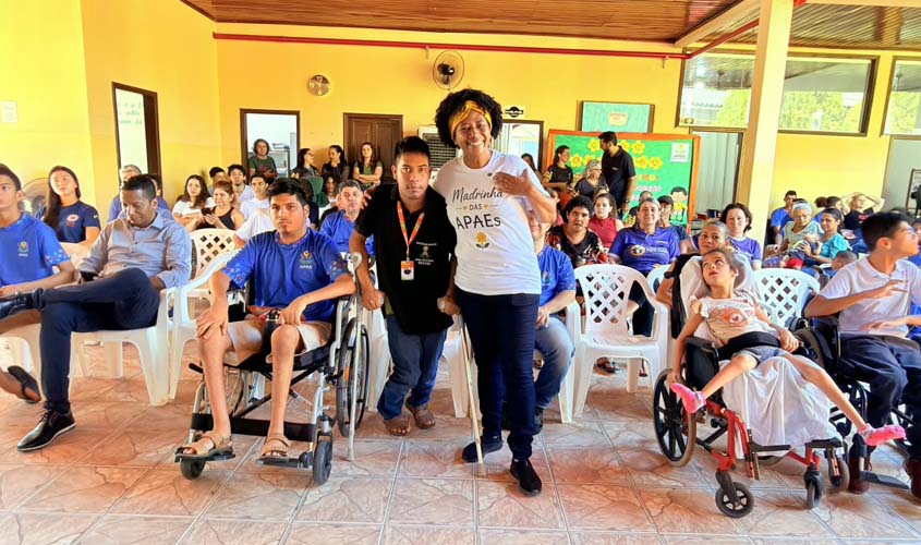 Sílvia Cristina afirma que trocar discurso por ação é o que transforma vidas