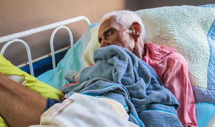 Idoso abrigado na Casa do Ancião de Porto Velho comemora 104 anos de vida
