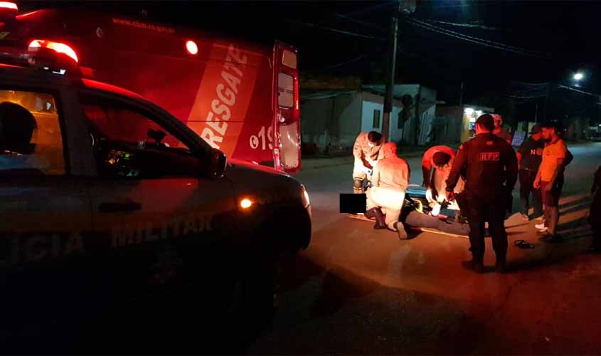 Motoboy fica com suspeita de fratura na perna durante acidente